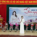 Hoa hậu Đoàn Thị Minh Toán trao 34 xe đạp cho học sinh khó khăn tại trường THCS Ninh Mỹ