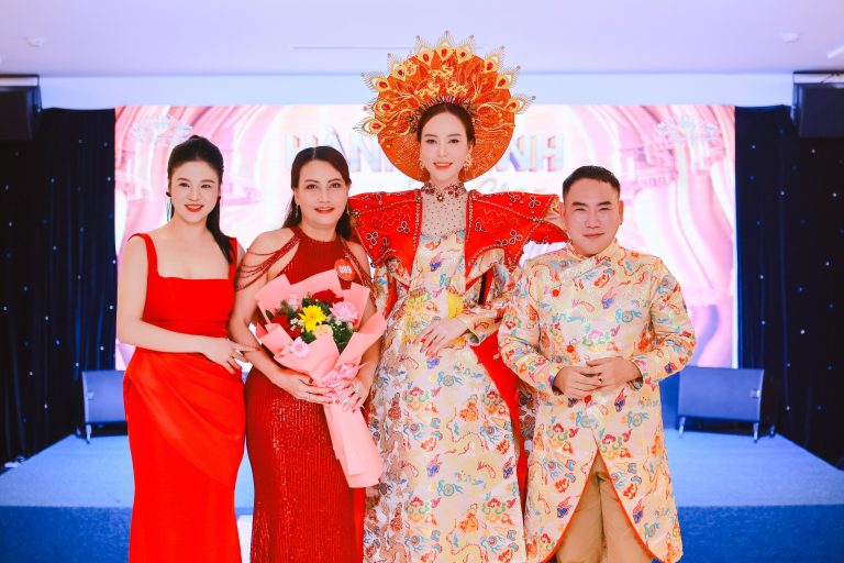 Doanh nhân Nguyễn Kim Ngọc đấu giá thành công vedette áo dài “Phụng Long Vân”, lan tỏa giá trị văn hóa Việt