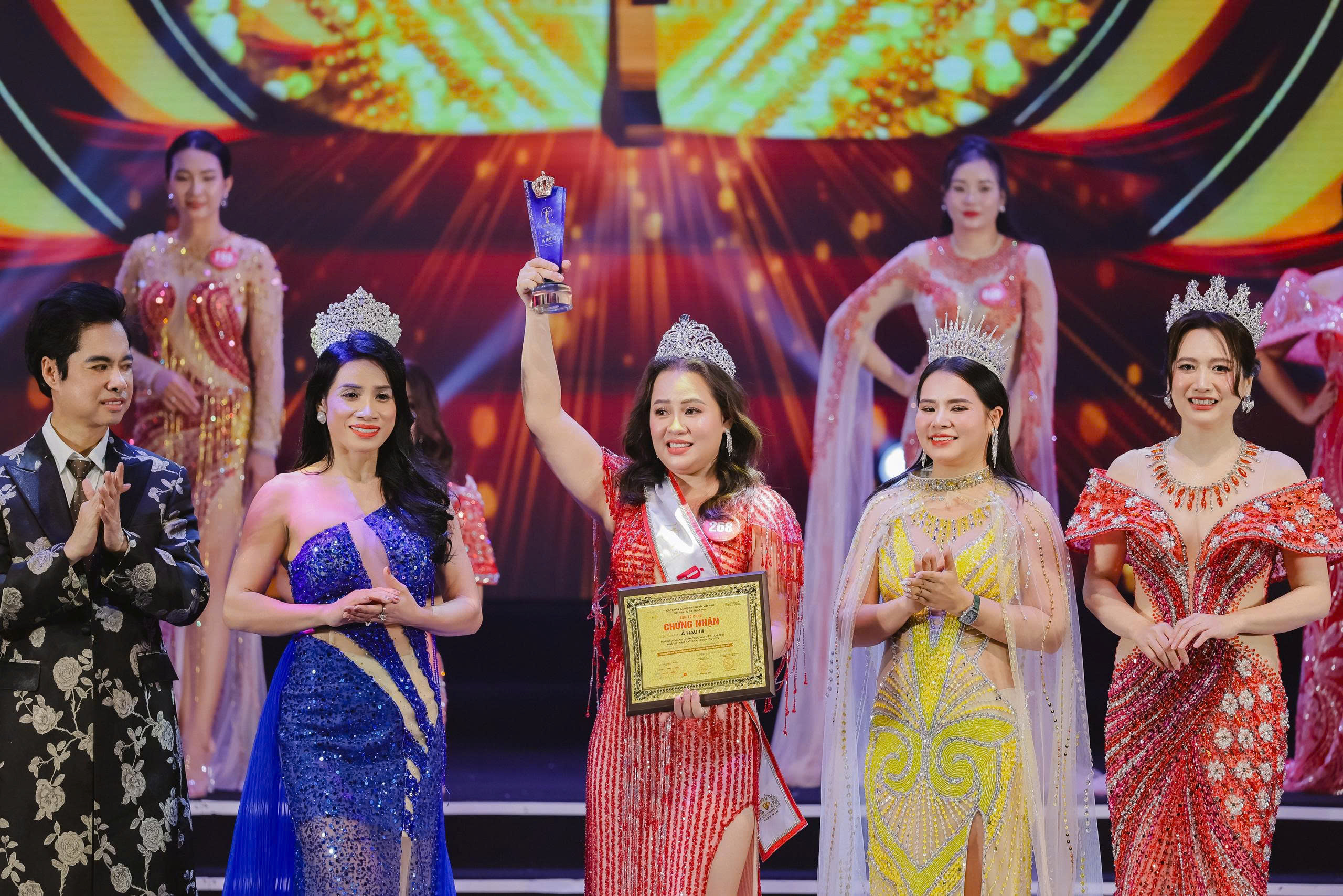 Phan Thị Ánh Nga – Nữ doanh nhân ngành ô tô đăng quang Á hậu 3 Hoa hậu Doanh nhân Châu Á 2025