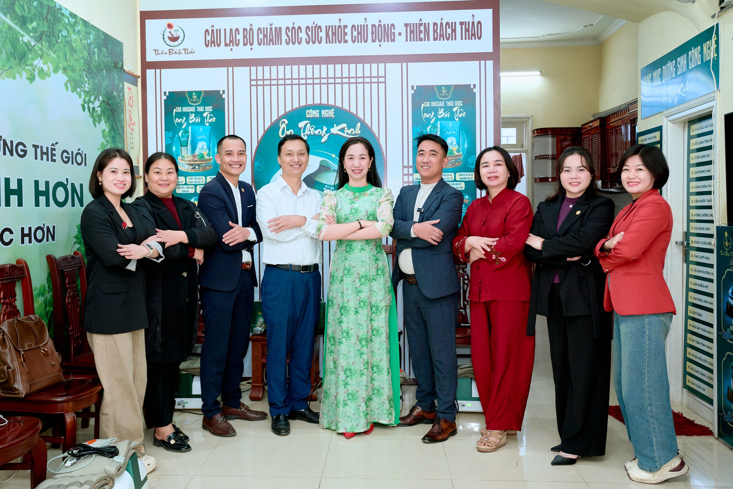 Hoa hậu Đại sứ Thu Thủy: “Mong muốn giúp các bác khỏe hơn, dùng thuốc ít hơn”