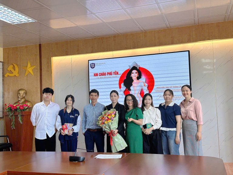 Hoa hậu Hạnh Nguyên đồng hành cùng sinh viên Học viện Ngân hàng – Phân viện Phú Yên trong Tháng Thanh niên