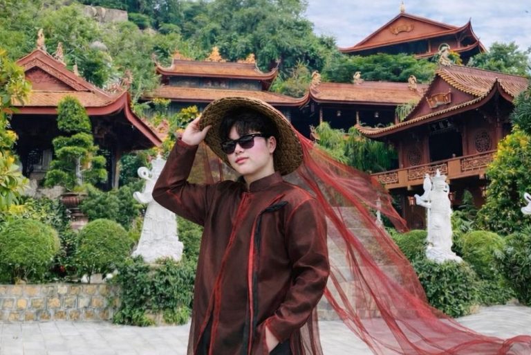 Đạt Nguyễn – “phù thủy makeup” Gen Z khẳng định dấu ấn từ vùng đất sen hồng