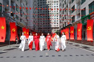 Khánh Hòa rực rỡ sắc áo dài, hòa nhịp khúc ca thống nhất đất nước