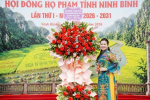 Hoa hậu Trí tuệ Phạm Duy tham gia điều hành Đại hội Đại biểu Hội đồng họ Phạm tỉnh Ninh Bình