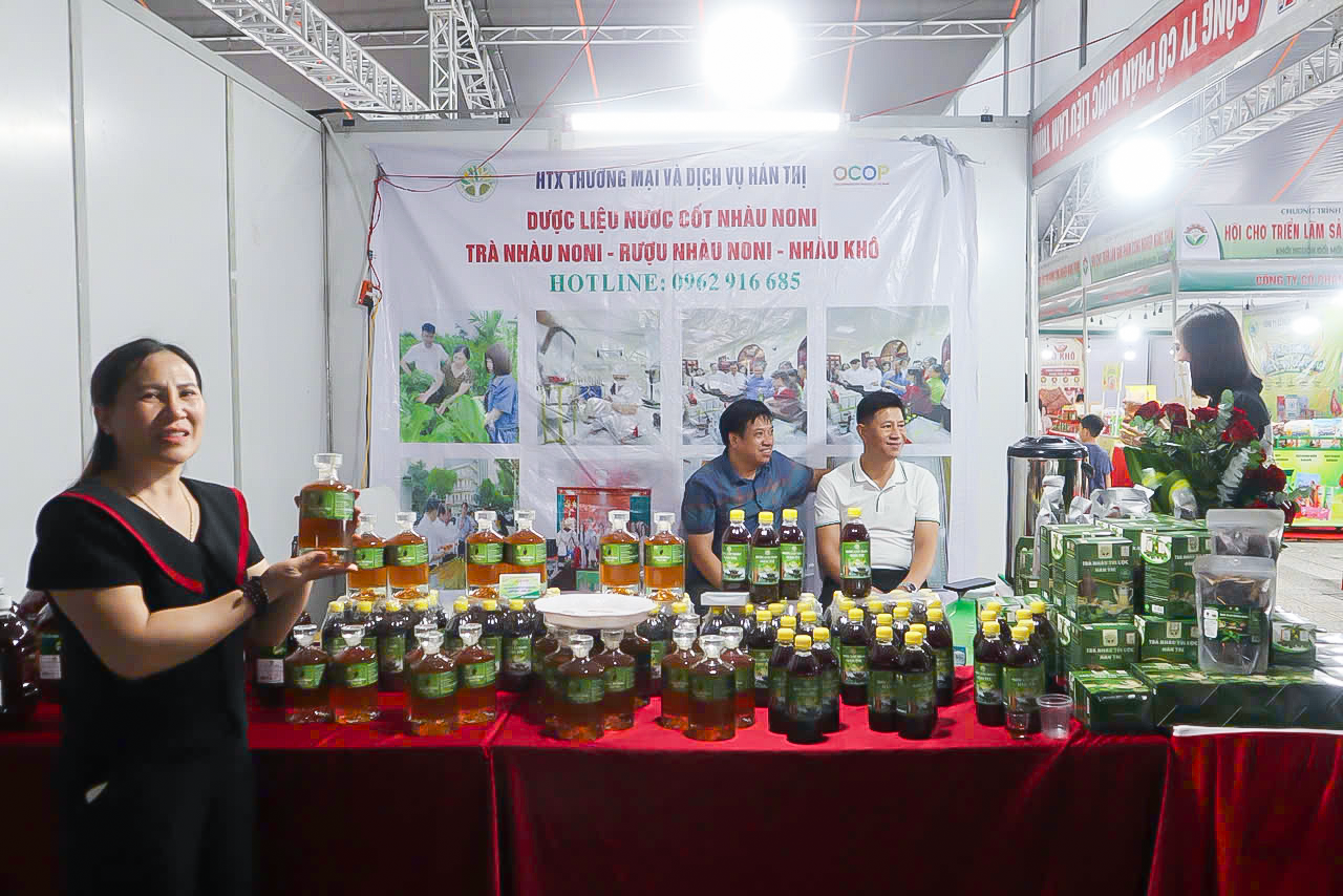HTX Hán Thị mang sản phẩm OCOP từ cây nhàu đến Hội chợ Triển lãm sản phẩm công nghiệp nông thôn năm 2026