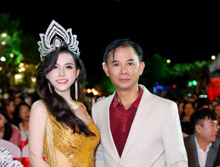 Vang Hoa Nam: Giọt hồng tri âm gửi trao những “bông hồng bản lĩnh” trên thương trường