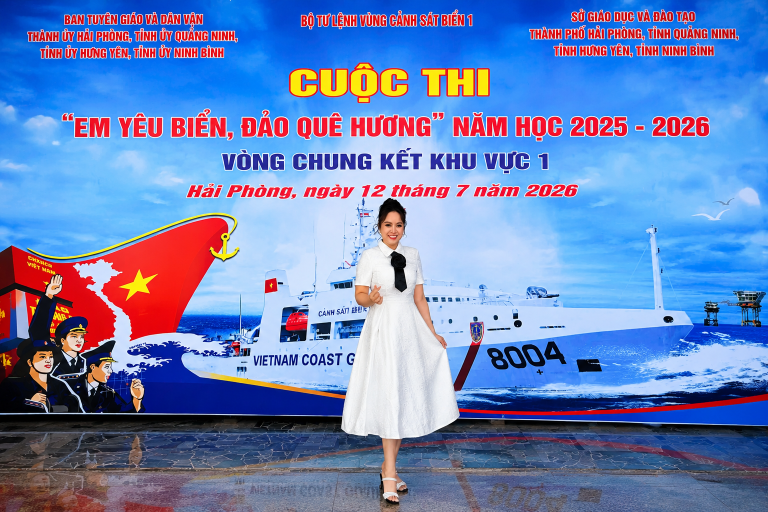 Hoa hậu Nhân ái Ngô Thị Hoàng Ngân xúc động trước tình yêu biển, đảo của thế hệ trẻ