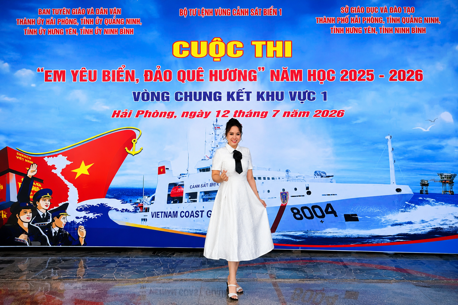 Hoa hậu Nhân ái Ngô Thị Hoàng Ngân xúc động trước tình yêu biển, đảo của thế hệ trẻ