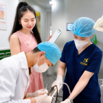 Ngày đầu tiên trở lại Huỳnh Kim Dental của Á hậu 2 Huỳnh Thị Kim Chung sau đăng quang