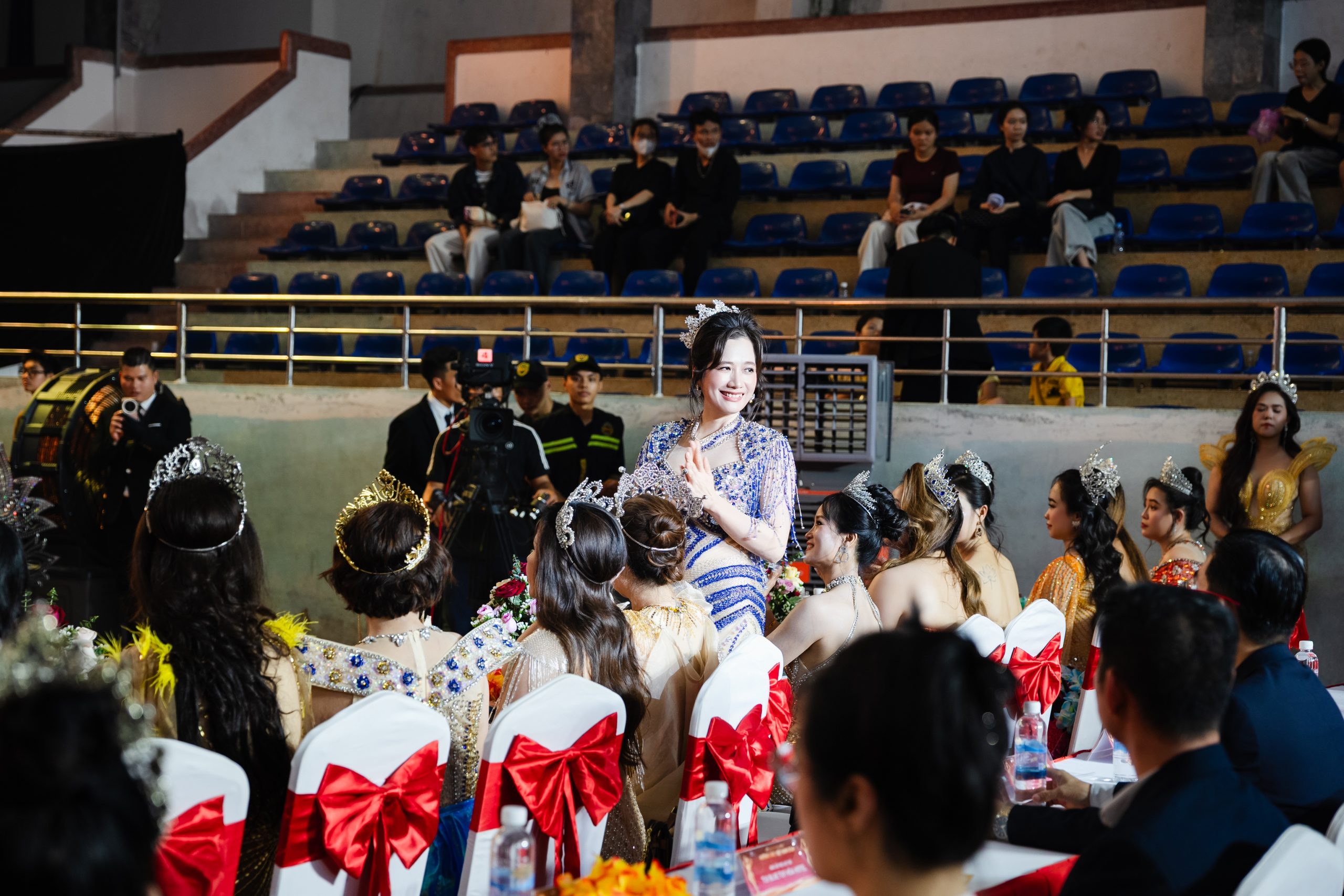 Nhan sắc “bạch nguyệt quang” của Á hậu Cẩm Thơ tại Chung kết Hoa hậu Doanh nhân Hương sắc Việt Nam 2026
