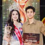 Con trai đồng hành đến phút đăng quang, tân Hoa hậu Đinh Thị Thường xúc động nhắn nhủ các con