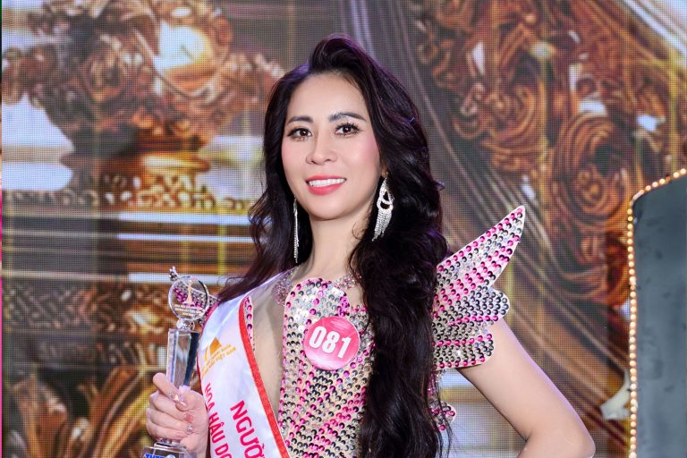 Phạm Thị Minh Thủy xuất sắc giành Người đẹp có nụ cười tại Hoa hậu Doanh nhân Hương sắc Việt Nam 202
