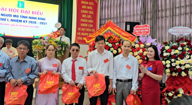 Hoa hậu Trí tuệ Phạm Duy cùng Sơn Việt Nhật viết tiếp những câu chuyện nghĩa tình