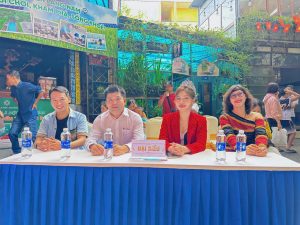 Á hậu Ngô Thị Thảo lần đầu xuất hiện sau đăng quang, đồng hành cùng thiếu nhi tại Đường sách Buôn Ma Thuột