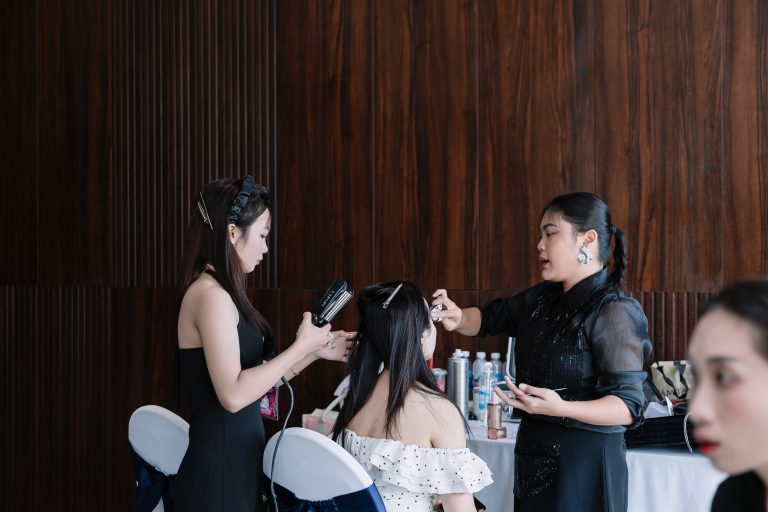 Tiny Trần Makeup Academy và hành trình kiến tạo diện mạo tỏa sáng cho Hoa hậu Doanh nhân Hương sắc Việt Nam 2026
