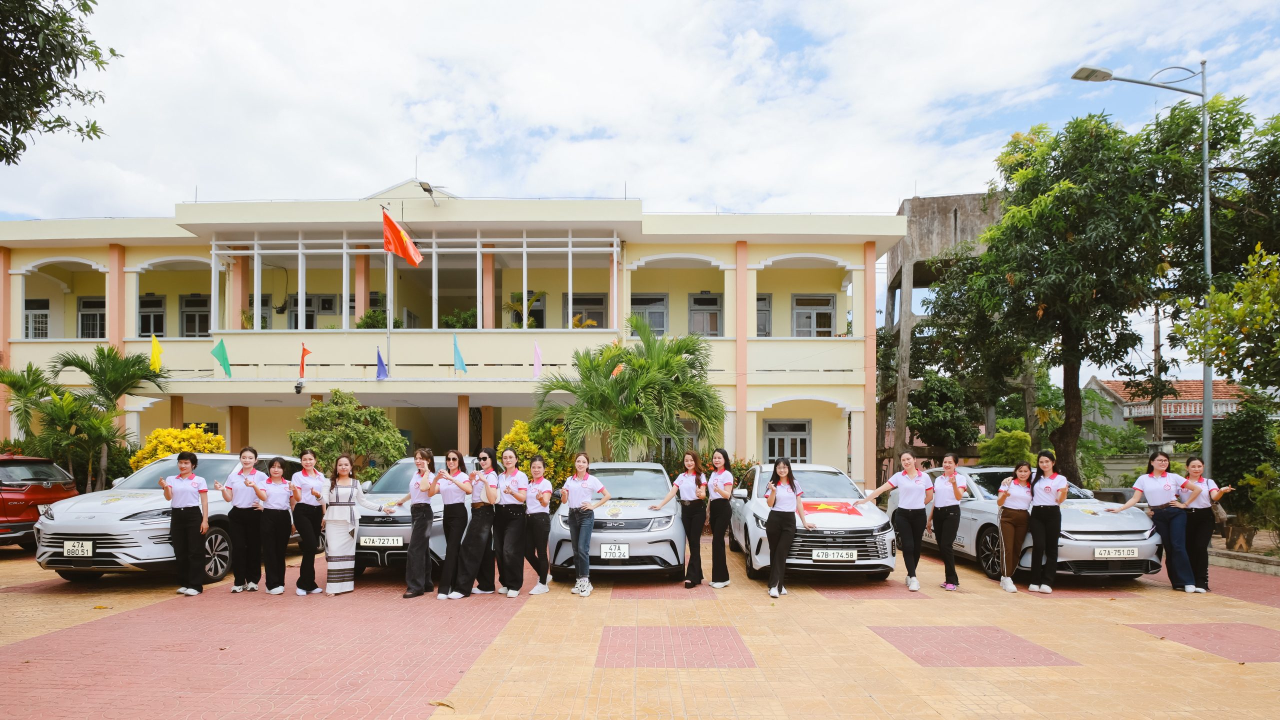 Á hậu Kelly Trần cùng BYD EV Auto Đắk Lắk được vinh danh tại Hoa hậu Doanh nhân Hương sắc Việt Nam 2026