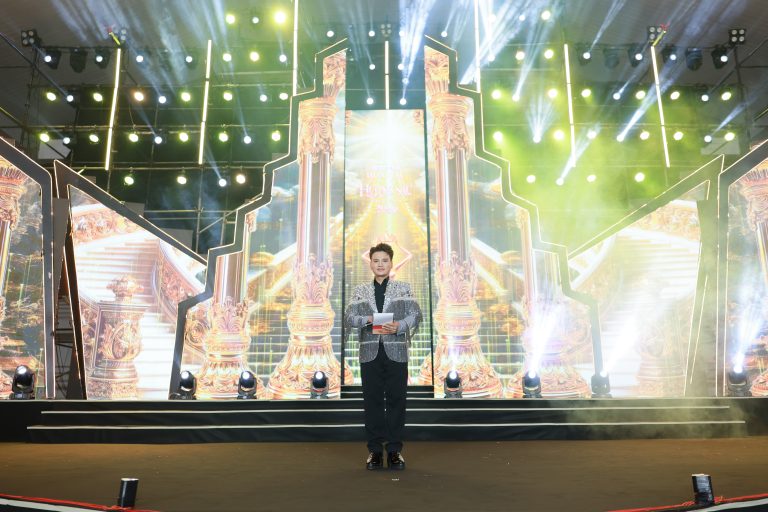 MC Phạm Trường Giang cùng Á hậu Kỳ Duyên tạo “cặp bài trùng” tại Hoa hậu Doanh nhân Hương sắc Việt Nam 2026