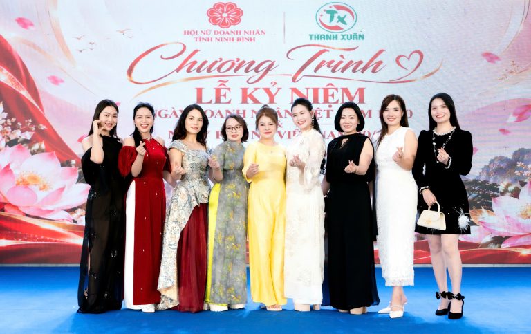 Hoa hậu Trí tuệ Phạm Duy dự lễ kỷ niệm Ngày Doanh nhân Việt Nam và Ngày Phụ nữ Việt Nam tại Ninh Bình