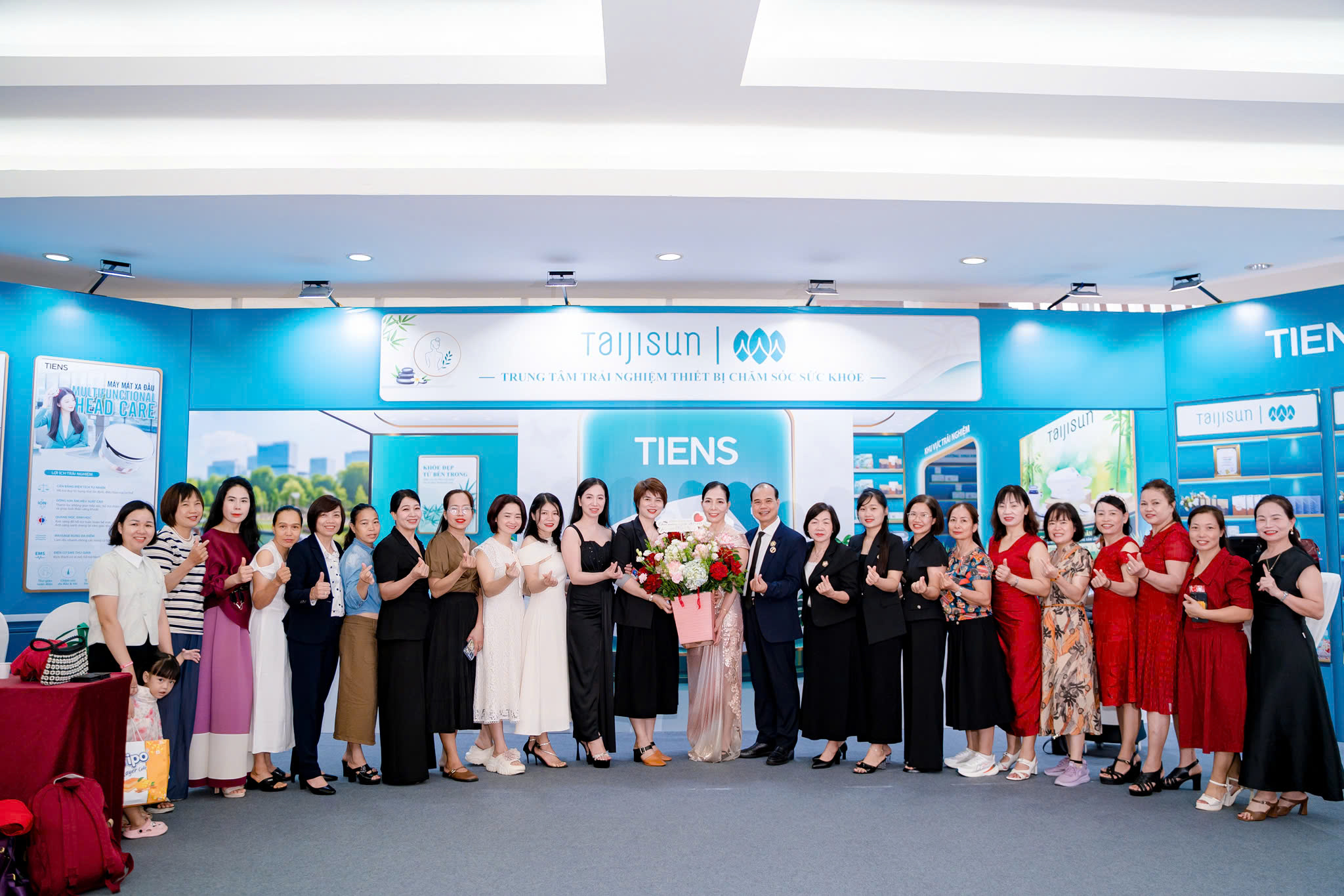 Hoa hậu Đại sứ Lê Thị Thu Thủy tâm huyết với mô hình chăm sóc sức khỏe HerbaTiens
