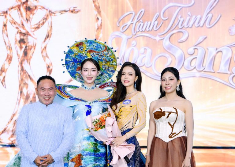 Doanh nhân Hoàng Phương Anh “chốt đơn” First face áo dài “Quy Nhơn – Đất võ trời văn” của NTK Tony Phạm